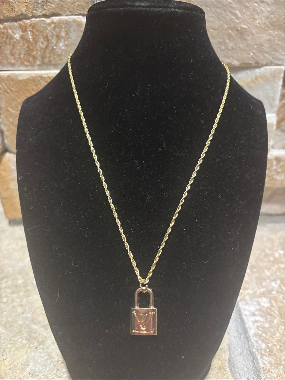 Gold LV Padlock Pendant Necklace - Women Jewelry